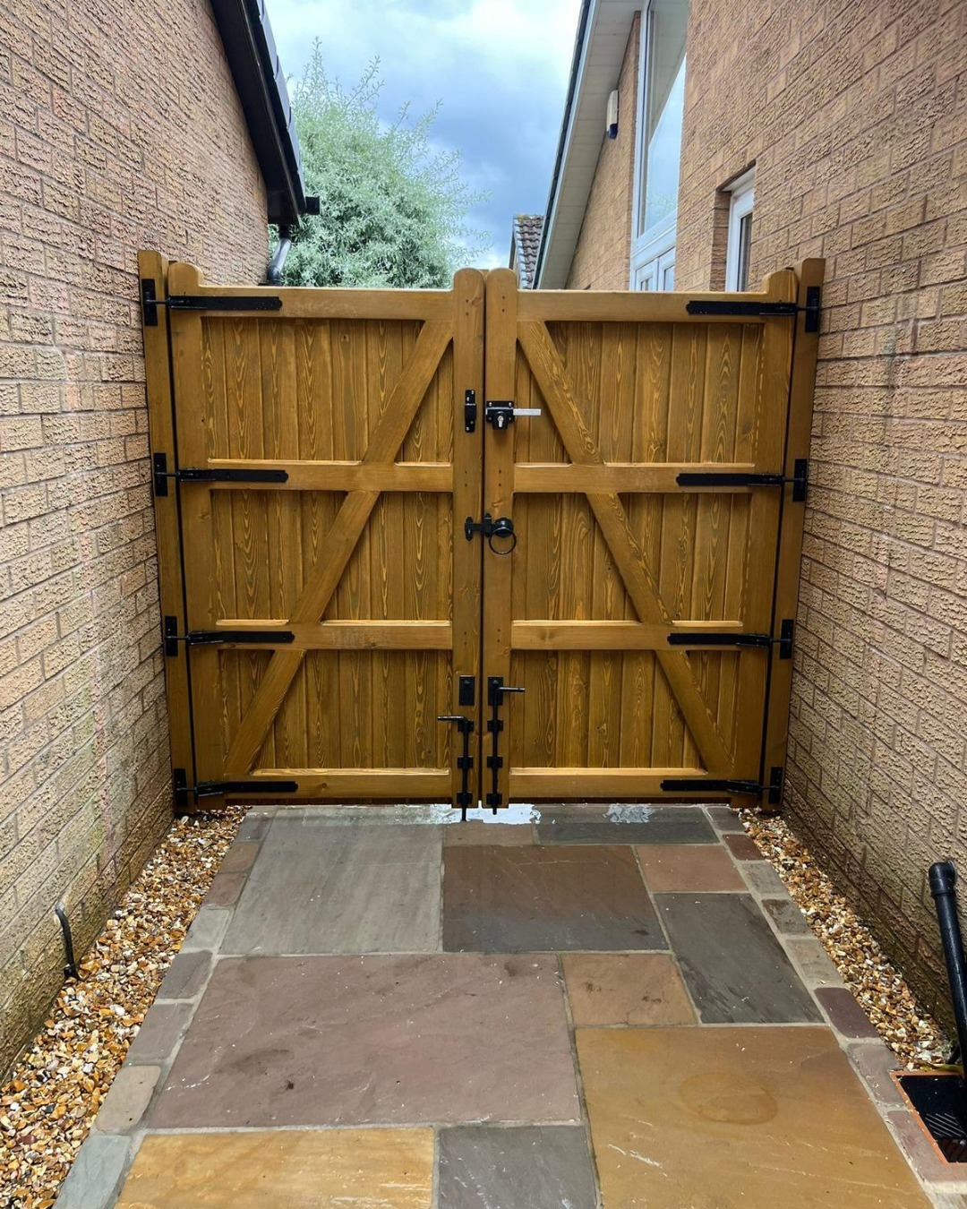 tongue and groove gate
